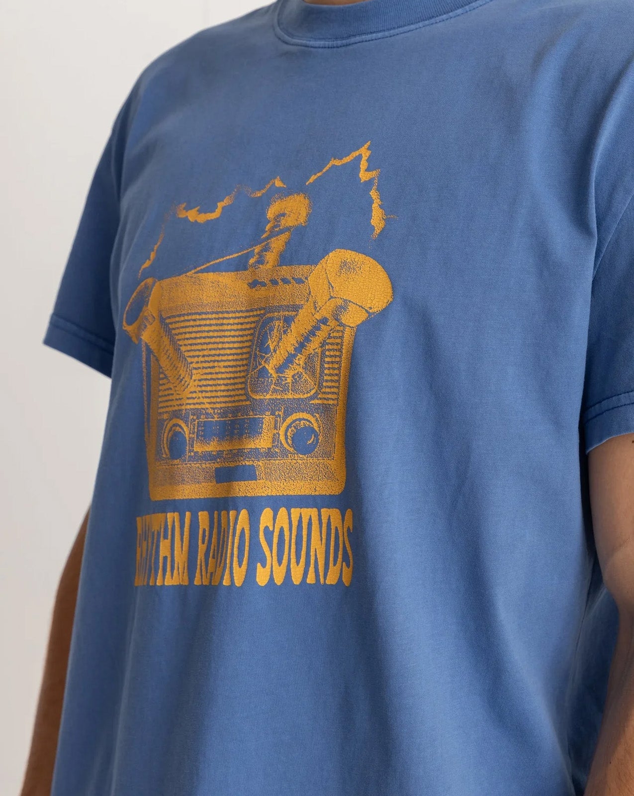 RADIO BAND SS T-SHIRT - COBALT