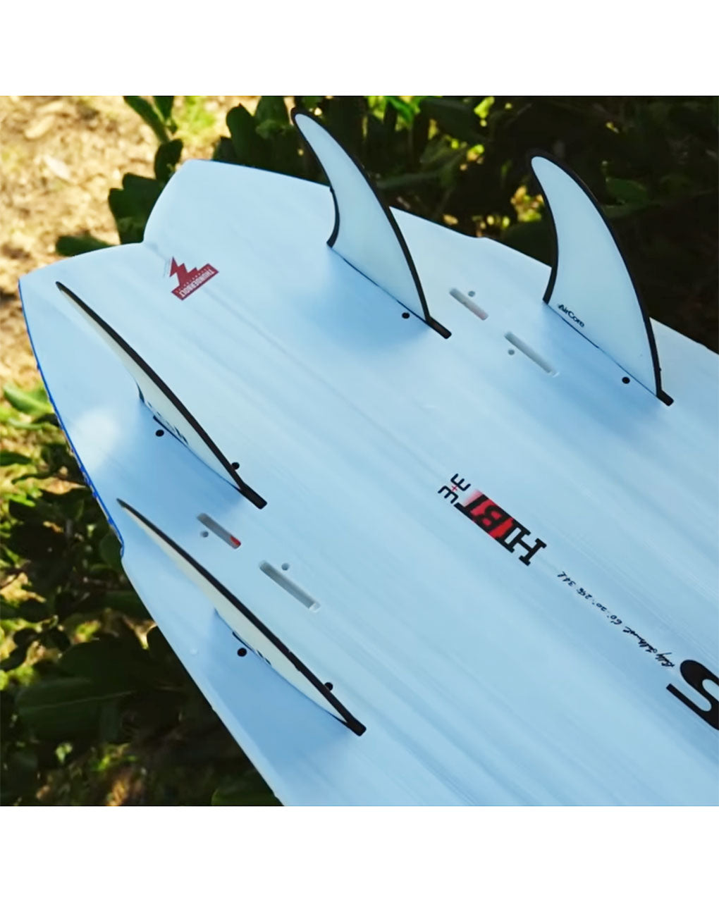 THUNDERBOLT RED HIBT 3+3 - 5'10" X 19 3/4 X 2 9/16, 32L WHITE/RED FCS2 6PLUGS