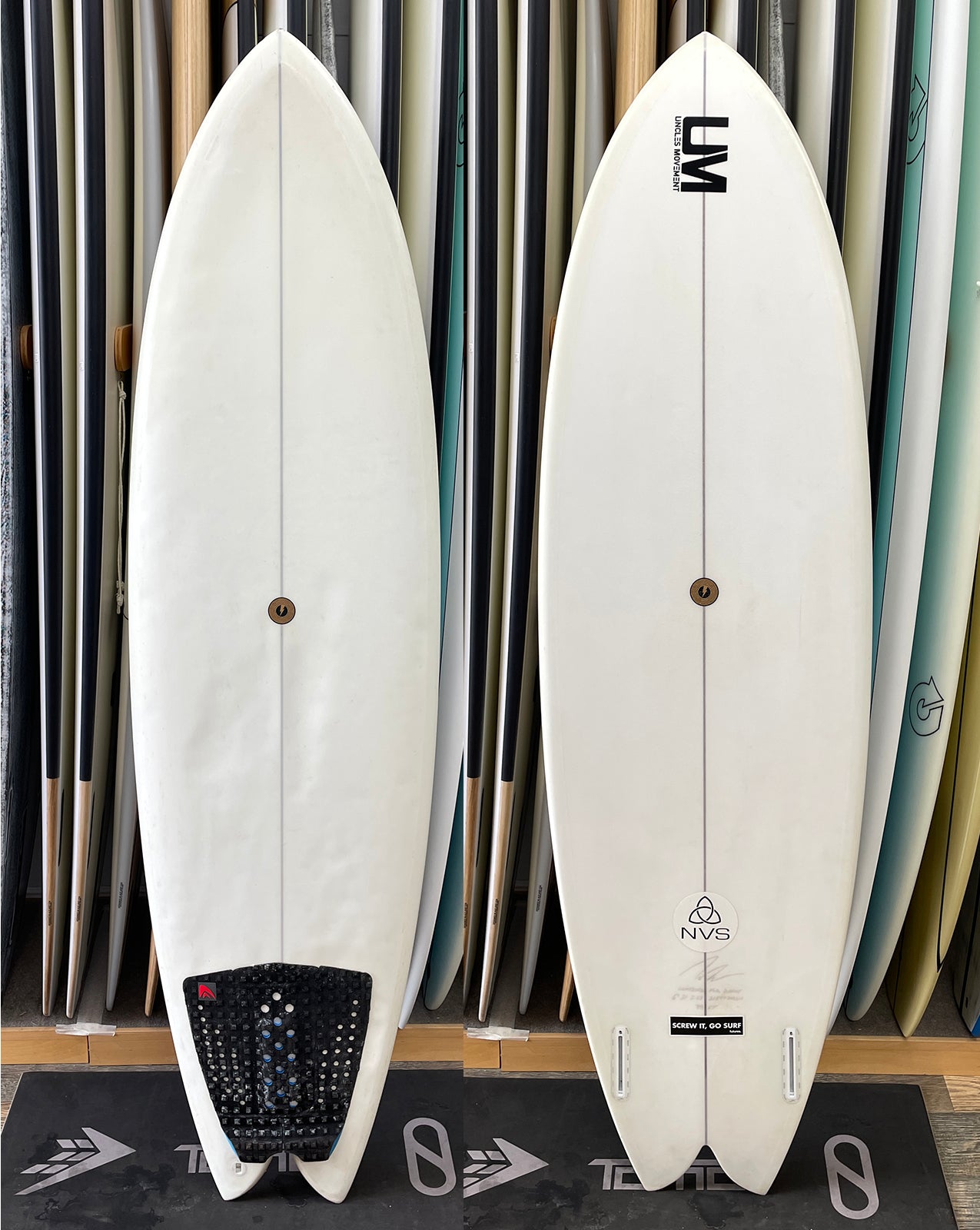 USED LIGHTBENDER - 6'04" X 21 X 2.63, 40L~41L (estimate) FUTURES WHITE TINT with FIN