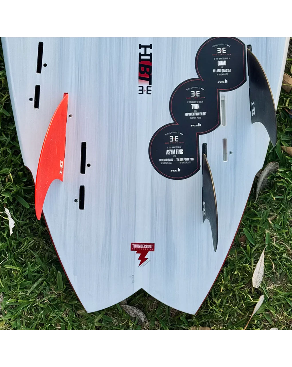 THUNDERBOLT RED HIBT 3+3 - 5'10" X 19 3/4 X 2 9/16, 32L WHITE/RED FCS2 6PLUGS