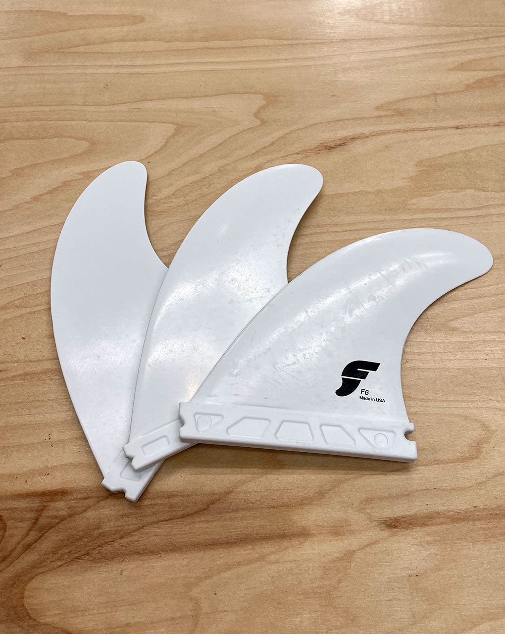 USED MEEKS SURFBOARDS DOWNER - 6'1" X 20 3/8 X 2 3/4, 35.95 FUTURES with FINS