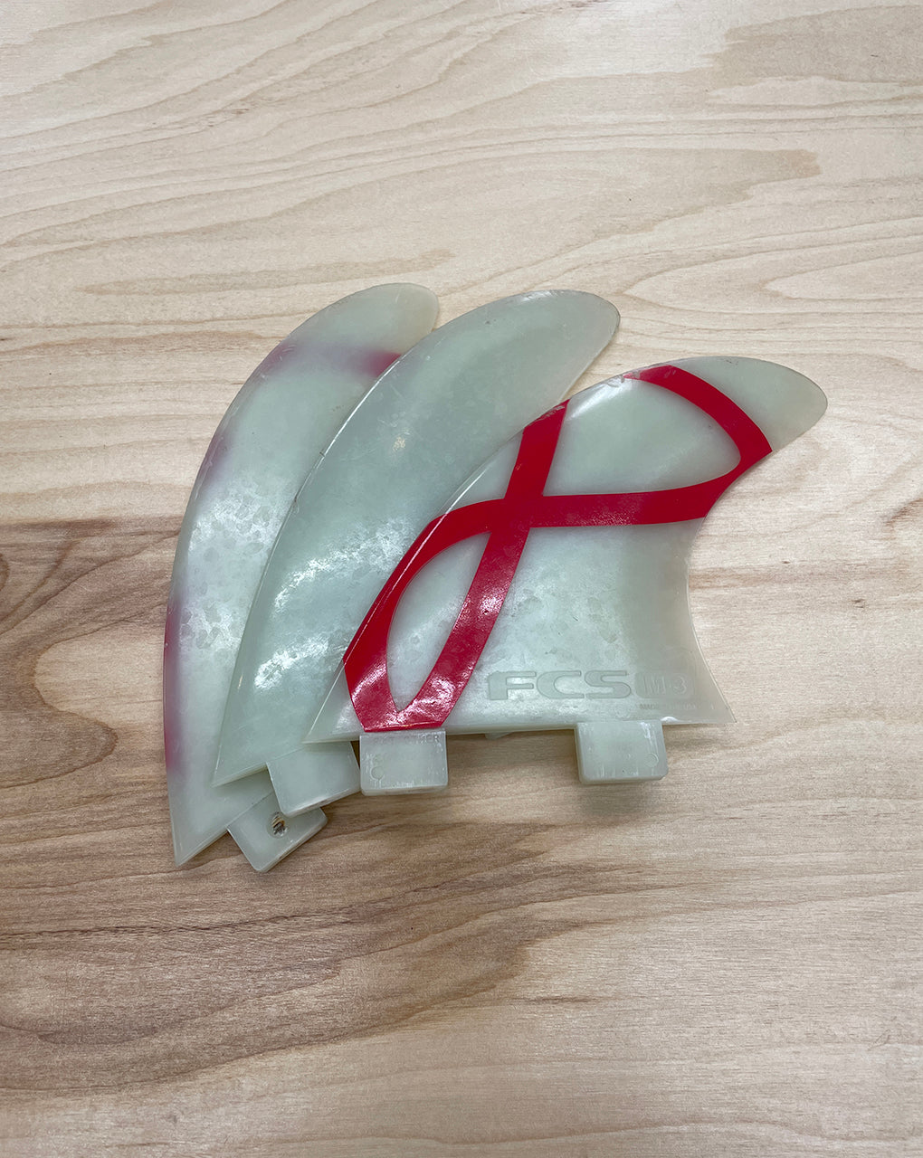 USED WADE SURFBOARD - 5'8" X 19 X 2 5/16, 26L~27L (estimated) FCS