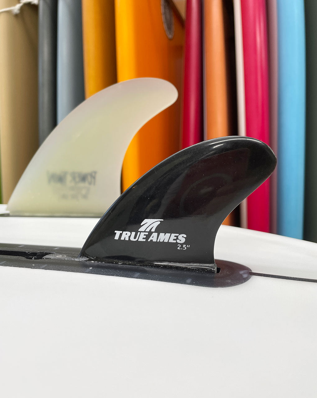 TRUE AMES SMALL BOX FIN 2.5"-4.0" - BLACK